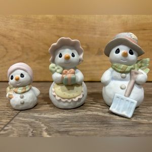 Precious Moments- 730114- We’re a family that sticks together snowmen